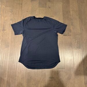 Lululemon dry sense license to train size XL